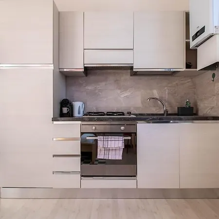 Unicredit And Bosco Verticale - Little House Milano