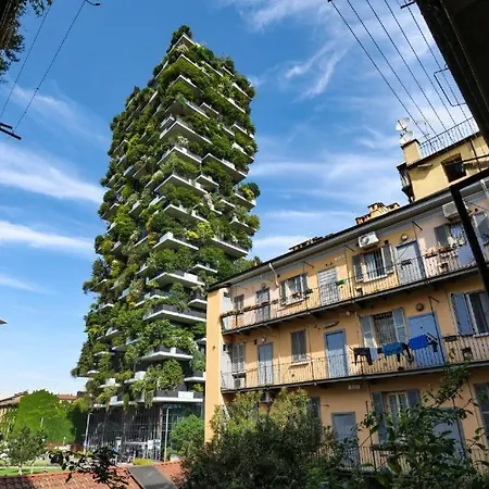 Unicredit And Bosco Verticale - Little House Milão